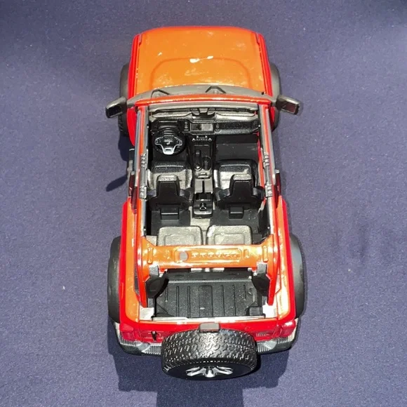 2021 Ford Bronco Badlands 1:18 scale die cast model Special Edition by Maisto - Picture 3 of 5